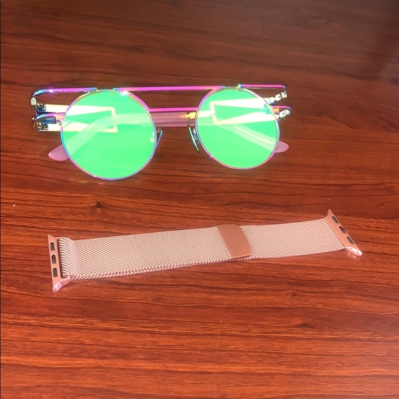 Pink Apple Watch (BAND ONLY) - Picture 2 of 7